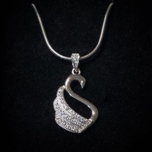 💕Beautiful Sterling Silver Swan Necklace💕
